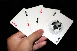 德州牛仔弃牌技巧：新手必学的3个高胜率弃牌时机