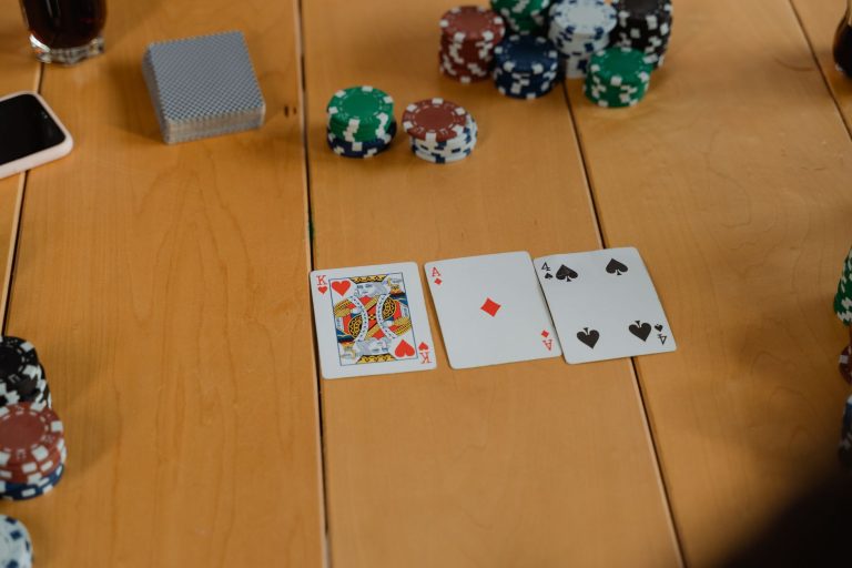 德州牛仔什么时候该弃牌？三个关键信号帮你做决定