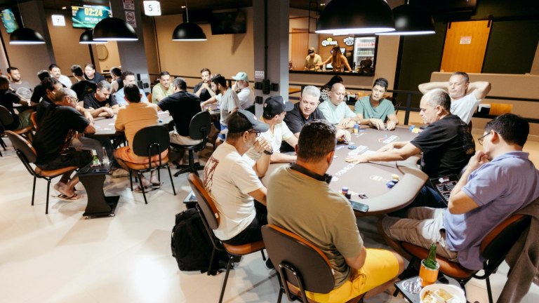 德州牛仔心态修炼：三个让打法更稳的心理要点