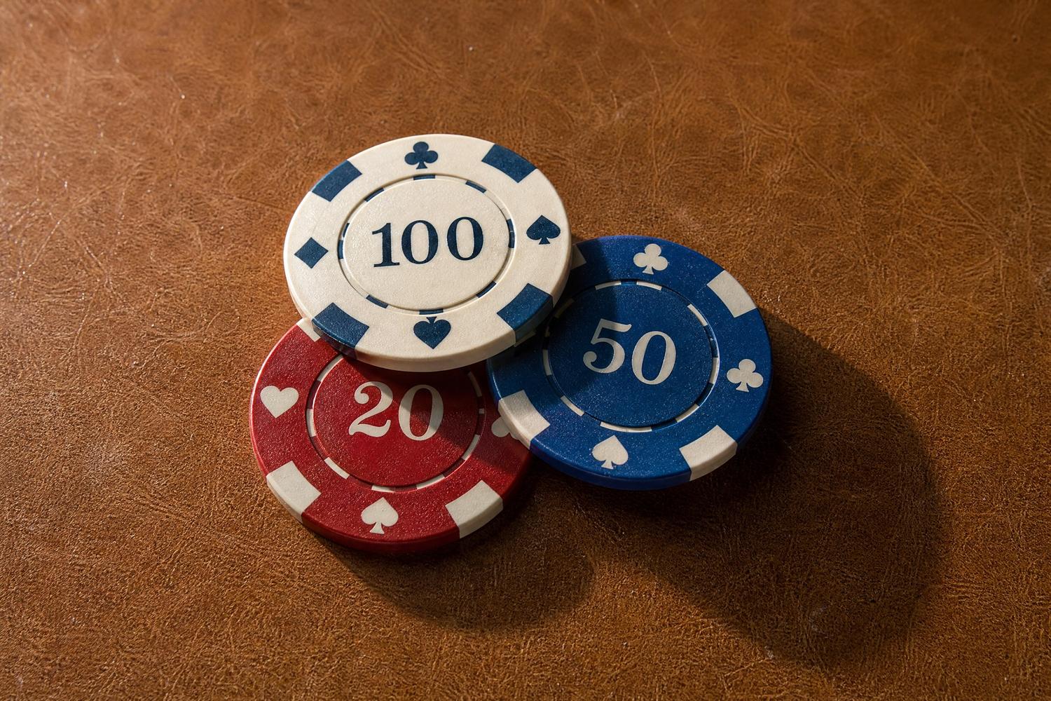 德州牛仔小盲位该用哪些牌3bet？五个关键维度拆解（实战示例）